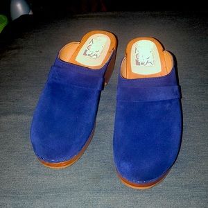 Maguba Berkeley clogs in Indigo suede, size 37